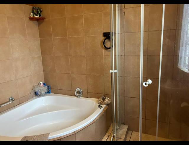 3 BEDROOM HOUSE FOR SALE IN FLORENTIA